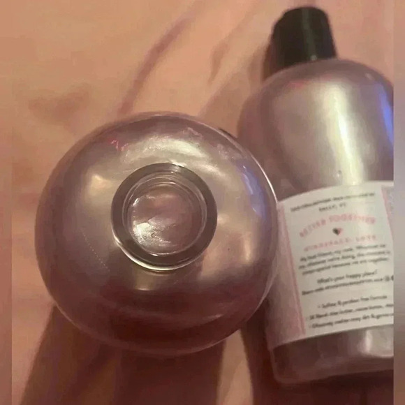 2 bath & shower gel 
Brand new - Picture 5 of 5